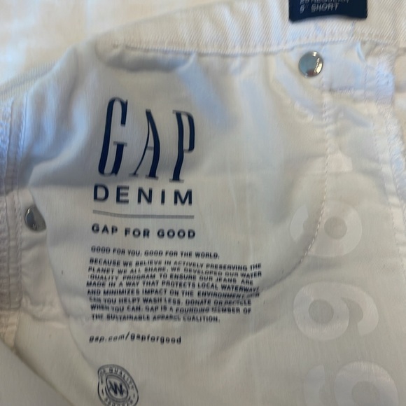 Gap 5” White Denim Shorts with Raw Edges-Waist 29/8 - Picture 8 of 11
